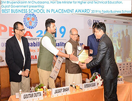 Gujrat Government presenting BEST BUSINESS SCHOOL IN PLACEMENT AWARD 2019 to Taxila Business School